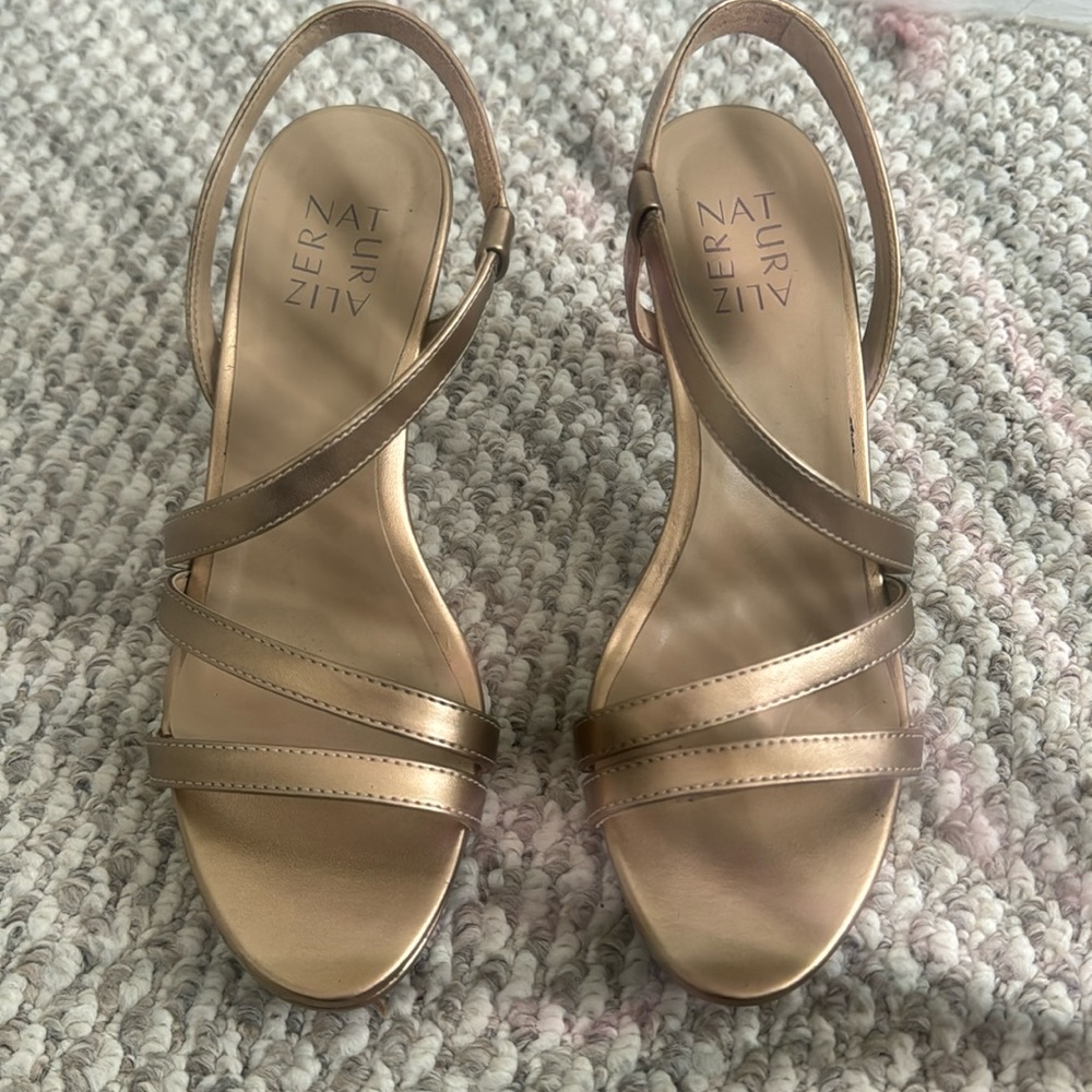 Women’s size 8 Naturalizer Brenta Heels
